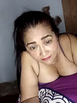 linda luna29 online show from September 18, 2025, 1:52 am