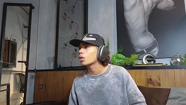 AlanCutee online show from April 28, 2026, 11:58 am