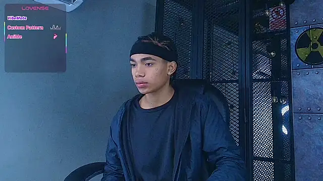 AlanCutee online show from October 7, 2025, 11:44 am