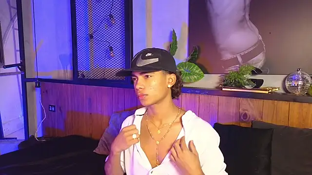 AlanCutee online show from April 23, 2026, 12:11 pm