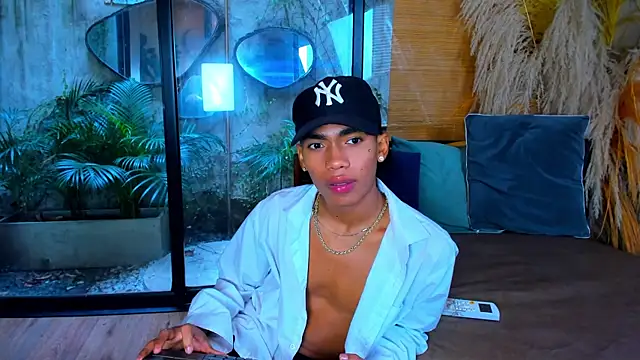 Snapshot of AlanCutee chatting on June 14, 2026, 3:46 pm AlanCutee online show from June 14, 2026, 3:46 pm