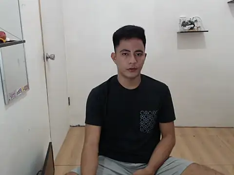 Snapshot of Lloyd_wintours chatting on November 16, 2025, 9:58 am Lloyd wintours online show from November 16, 2025, 9:58 am