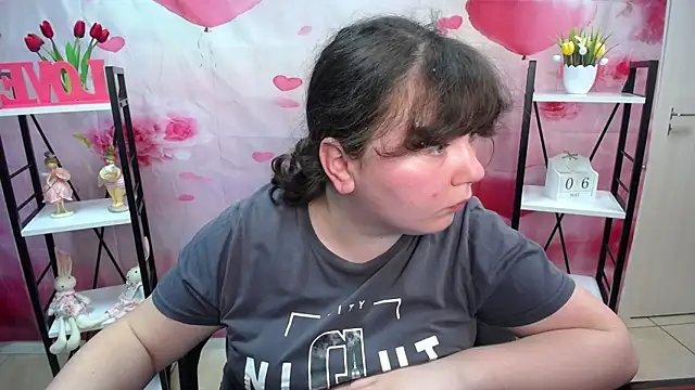 NeonilaLisova online show from May 6, 2026, 11:03 am