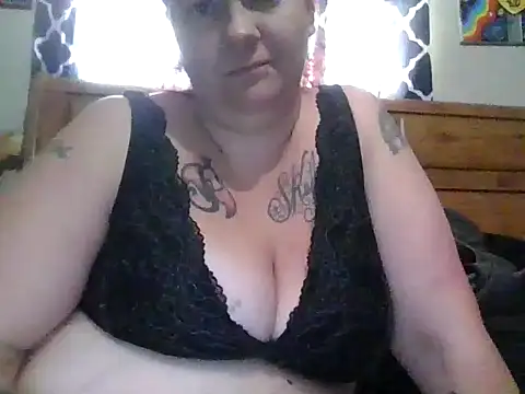 ThickkkMama420 online show from May 6, 2026, 10:58 pm