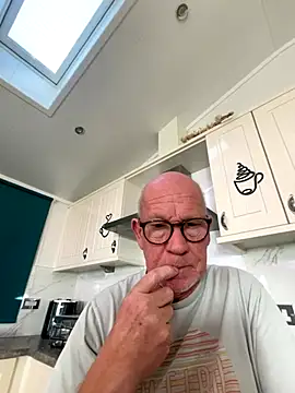 Snapshot of philefc chatting on October 28, 2025, 9:41 am philefc online show from October 28, 2025, 9:41 am