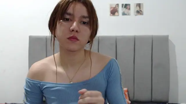 Snapshot of Dolly_Peach_ chatting on August 6, 2026, 1:33 am Dolly Peach online show from August 6, 2026, 1:33 am