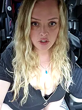 Snapshot of Bridgette03 chatting on October 25, 2025, 7:18 am Bridgette03 online show from October 25, 2025, 7:18 am