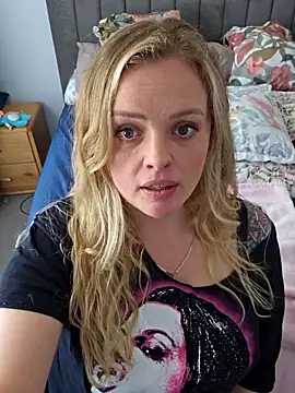 Snapshot of Bridgette03 chatting on October 15, 2025, 2:32 am Bridgette03 online show from October 15, 2025, 2:32 am