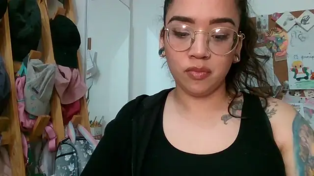 GypsyMamacita online show from September 17, 2025, 2:52 pm