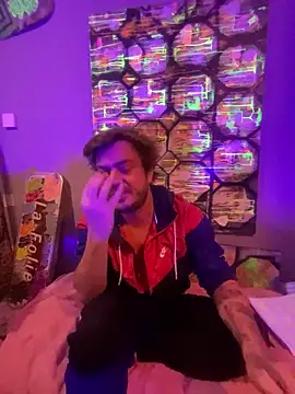 Snapshot of 3615-ULLA chatting on December 18, 2025, 9:51 pm 3615-ULLA online show from December 18, 2025, 9:51 pm