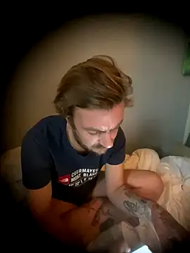 Snapshot of 3615-ULLA chatting on November 5, 2025, 4:10 pm 3615-ULLA online show from November 5, 2025, 4:10 pm