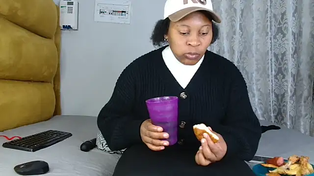 SexxyAddiict online show from April 21, 2026, 5:41 pm