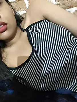 Snapshot of KARISHMA-STRIP chatting on September 24, 2025, 8:32 am KARISHMA-STRIP online show from September 24, 2025, 8:32 am