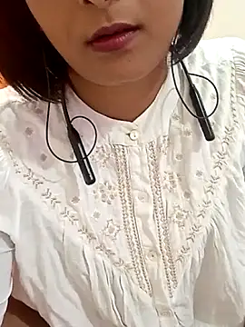 Queen Kushi4 online show from May 7, 2026, 5:44 am