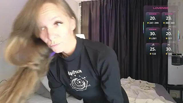 Jesica mooon online show from November 13, 2025, 1:31 am