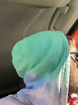 Snapshot of high3ndlowlife chatting on December 3, 2025, 5:45 pm high3ndlowlife online show from December 3, 2025, 5:45 pm