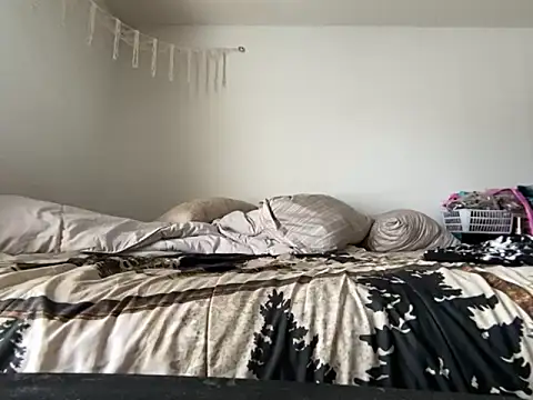 Snapshot of KANDIS864 chatting on November 16, 2025, 5:39 pm KANDIS864 online show from November 16, 2025, 5:39 pm