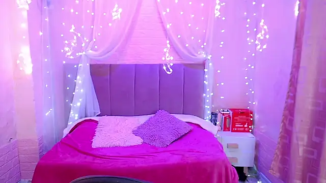 alaia blue online show from November 13, 2025, 2:54 pm