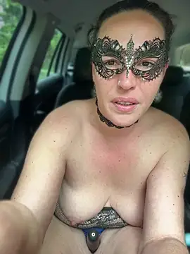 Nadja Noir online show from May 7, 2026, 2:42 pm