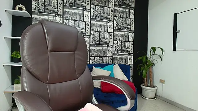 Mia Morelli  online show from September 28, 2025, 4:19 am