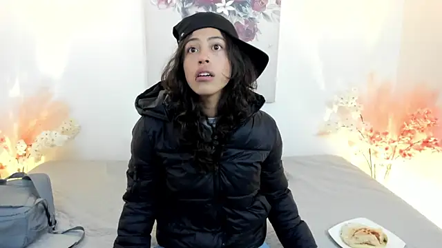 liily grey online show from October 6, 2025, 1:23 pm
