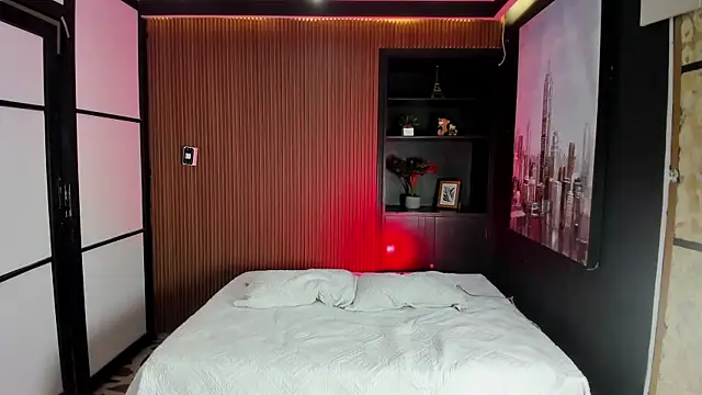 SamaraAnders  online show from May 10, 2026, 5:33 am