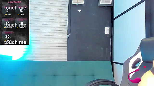 Snapshot of SamaraAnders_ chatting on November 4, 2025, 5:00 am SamaraAnders online show from November 4, 2025, 5:00 am