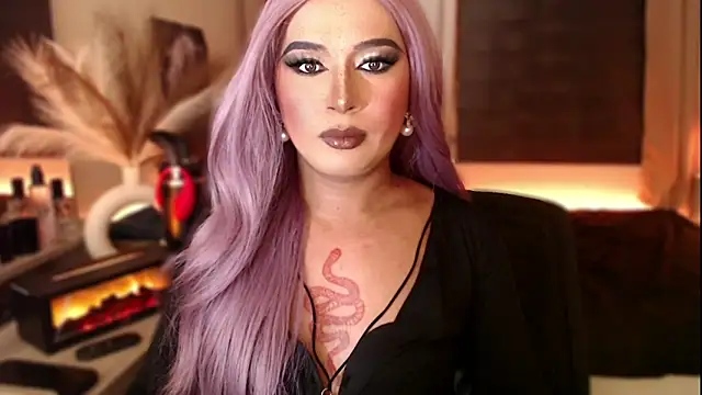 Snapshot of mslilly_croft chatting on February 13, 2026, 5:57 pm mslilly croft online show from February 13, 2026, 5:57 pm