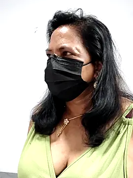 mallu-lover online show from April 25, 2026, 2:25 am