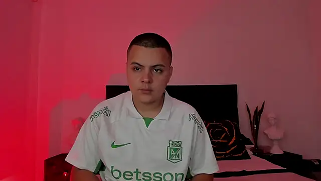 NoahLux online show from September 17, 2025, 7:49 pm