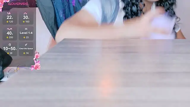 Snapshot of emily_perezz chatting on October 29, 2025, 7:24 pm emily perezz online show from October 29, 2025, 7:24 pm