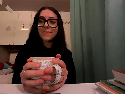 KissMeLater online show from October 5, 2025, 8:10 pm