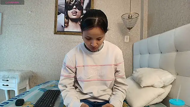 Miladiosa online show from November 28, 2025, 12:38 pm