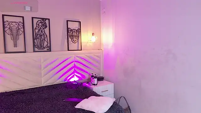 Snapshot of amy_miller1 chatting on November 18, 2025, 8:01 pm amy miller1 online show from November 18, 2025, 8:01 pm