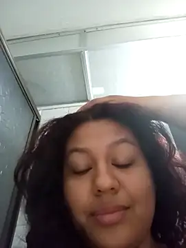 CloeStron online show from November 6, 2025, 3:16 pm