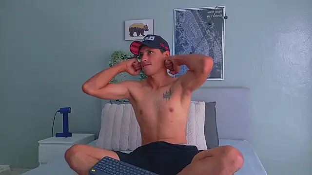 LaynorRoss  online show from February 19, 2026, 7:44 pm