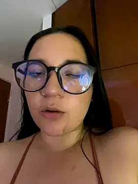 Snapshot of sara_roy04_ chatting on September 19, 2025, 3:21 am sara roy04 online show from September 19, 2025, 3:21 am