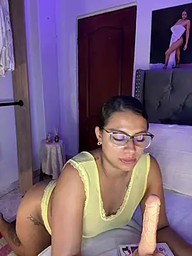 Snapshot of ema_zoe chatting on July 1, 2026, 12:00 am ema zoe online show from July 1, 2026, 12:00 am