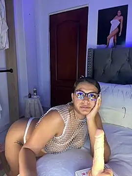 Snapshot of ema_zoe chatting on July 8, 2026, 12:35 am ema zoe online show from July 8, 2026, 12:35 am
