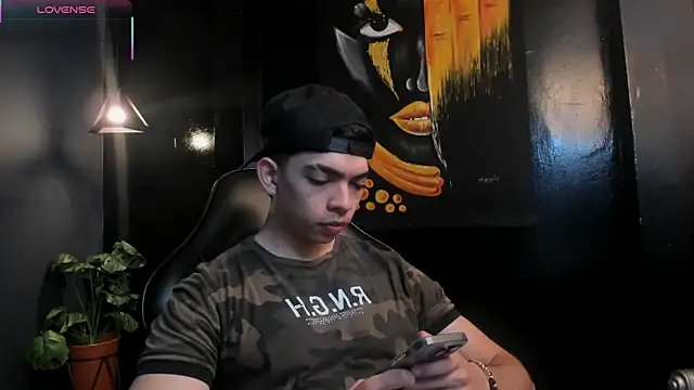 Snapshot of Eryonbradley chatting on December 4, 2025, 11:20 am Eryonbradley online show from December 4, 2025, 11:20 am