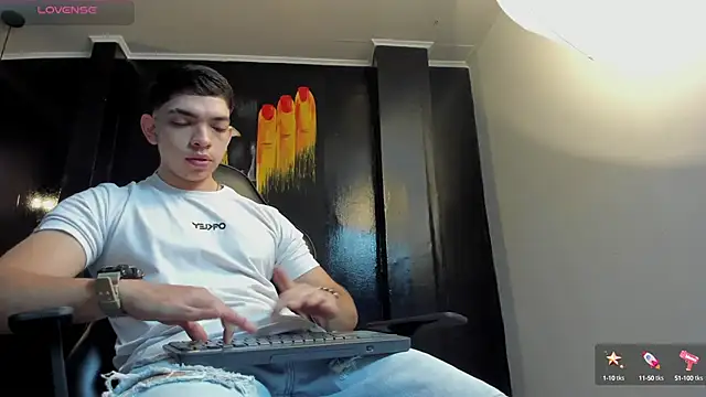 Snapshot of Eryonbradley chatting on September 18, 2025, 11:13 am Eryonbradley online show from September 18, 2025, 11:13 am