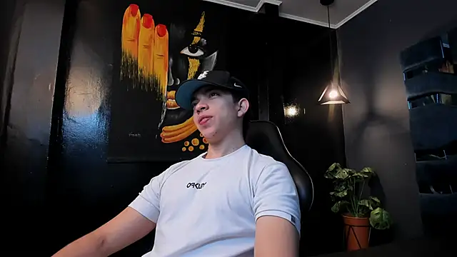 Snapshot of Eryonbradley chatting on December 15, 2025, 11:27 am Eryonbradley online show from December 15, 2025, 11:27 am