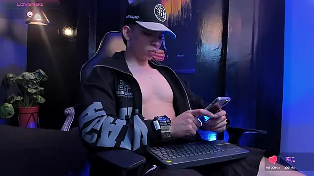 Snapshot of Eryonbradley chatting on October 8, 2025, 12:01 am Eryonbradley online show from October 8, 2025, 12:01 am