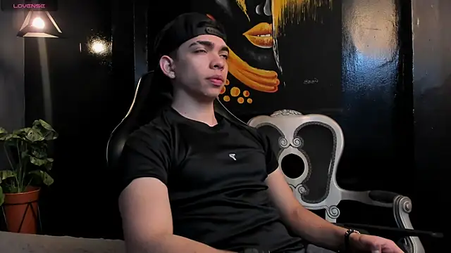 Snapshot of Eryonbradley chatting on December 2, 2025, 11:23 am Eryonbradley online show from December 2, 2025, 11:23 am