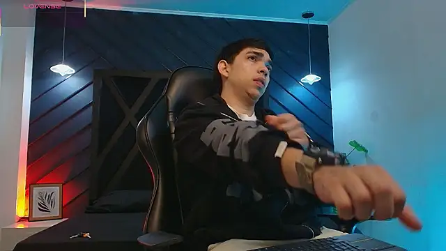 Eryonbradley online show from March 5, 2026, 11:29 am