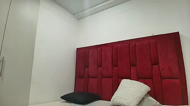 Mollyxketa1  online show from November 16, 2025, 12:15 am