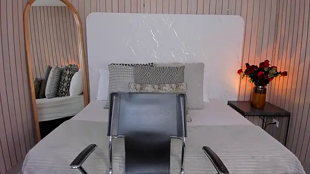 EmelyParker online show from April 22, 2026, 2:07 am