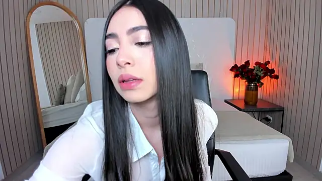Snapshot of EmelyParker chatting on August 6, 2026, 10:16 pm EmelyParker online show from August 6, 2026, 10:16 pm