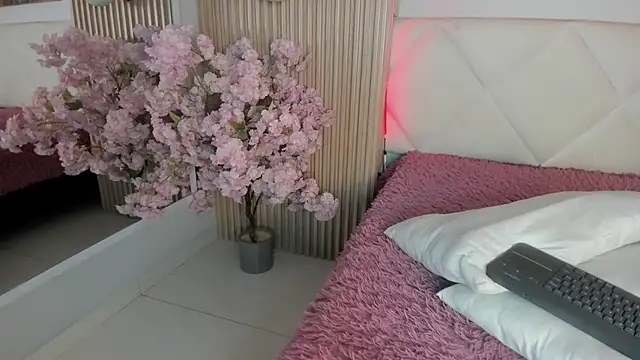 veronica hill  online show from March 13, 2026, 3:11 am