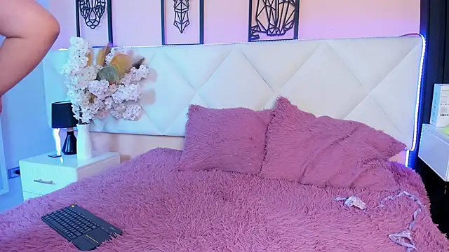 Snapshot of veronica_hill_ chatting on October 14, 2025, 3:29 am veronica hill online show from October 14, 2025, 3:29 am